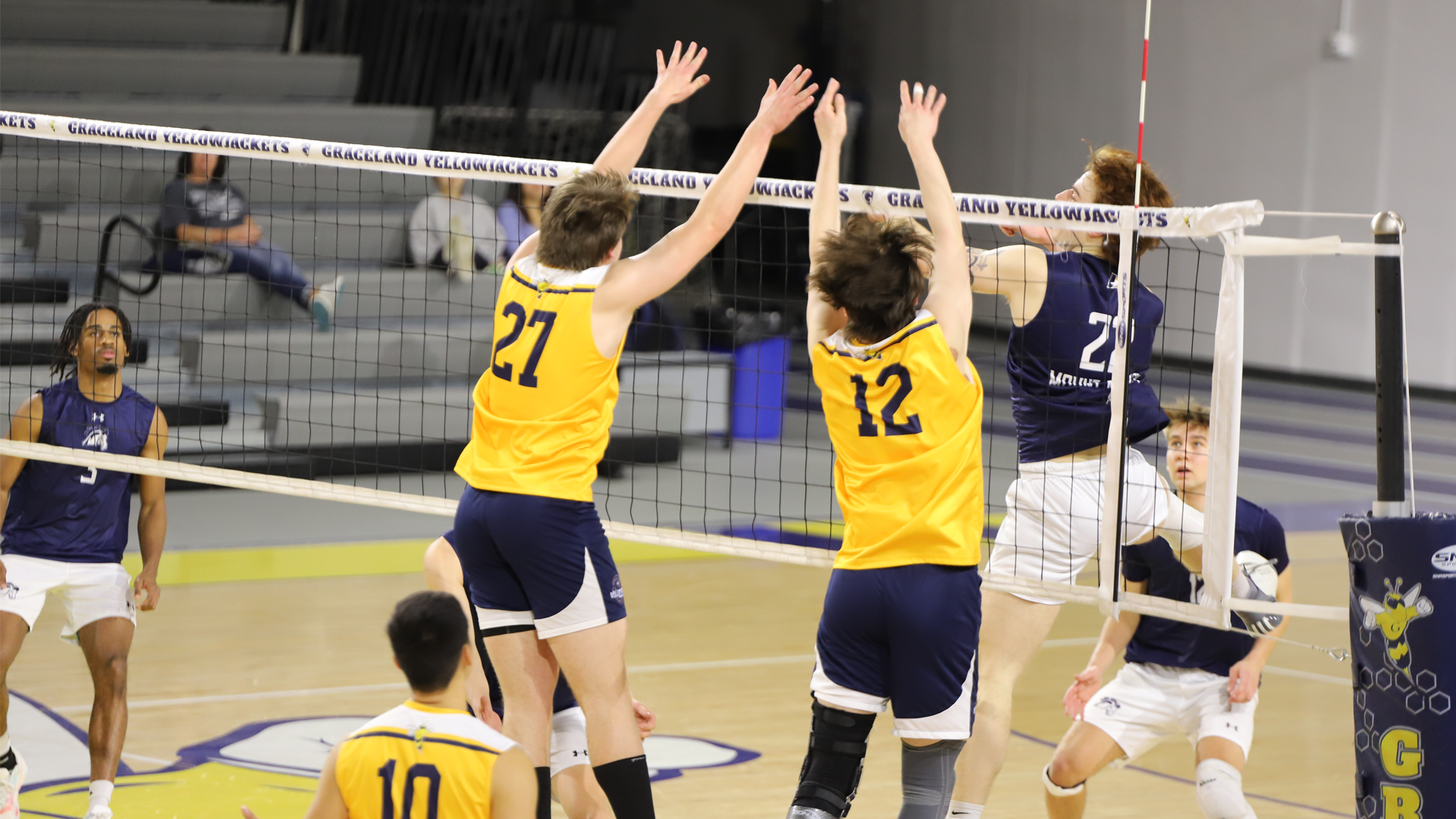 Men’s Volleyball Edged Out by Grand View in Fourth Set Match