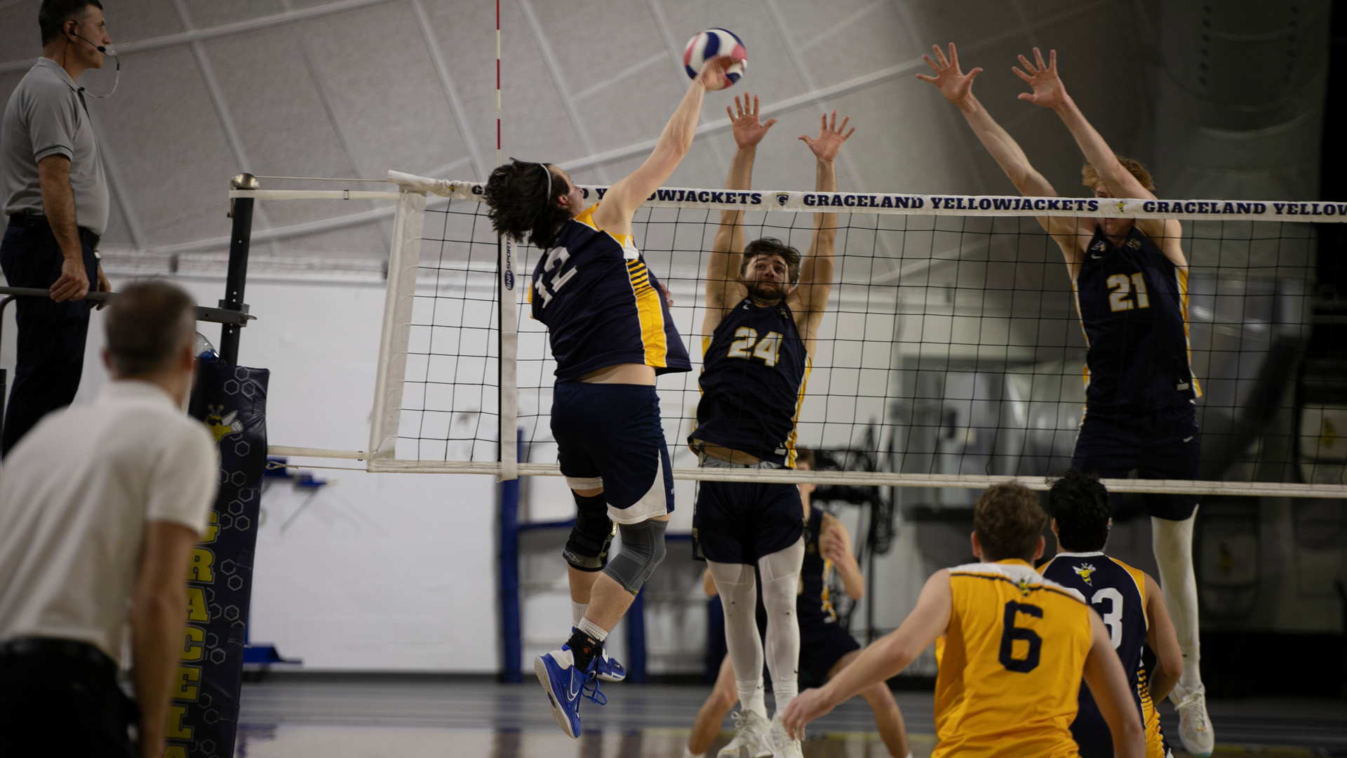 Men’s Volleyball Halted by No. 8 Park