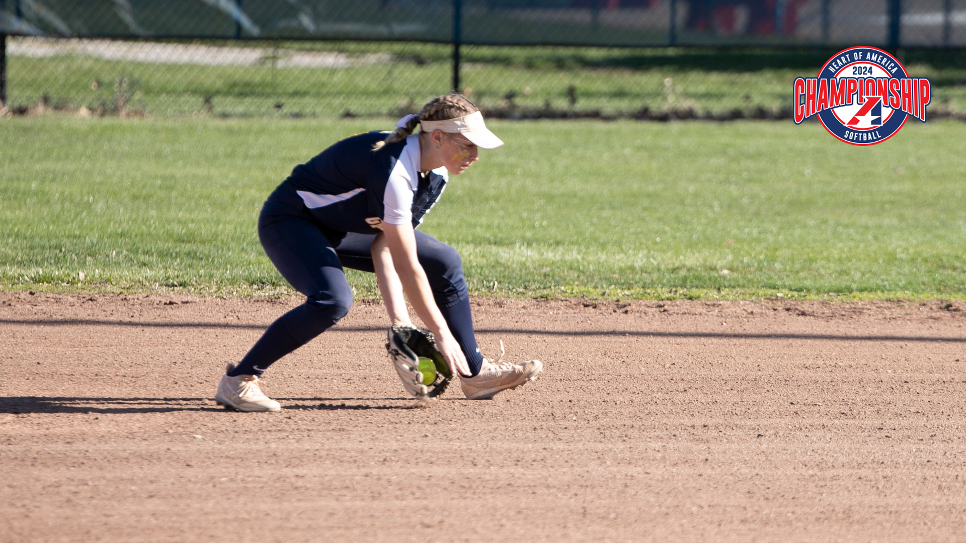 Softball Ends Conference Campaign with Tough Battle Against MidAmerica