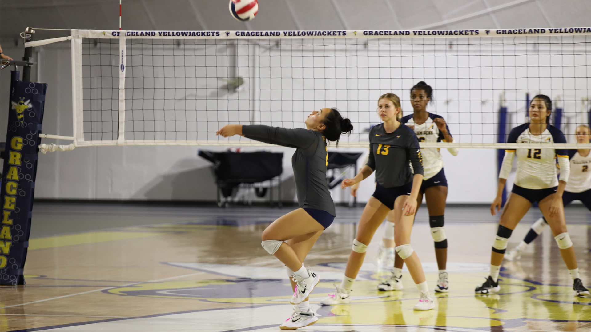 Women’s Volleyball Takes Down William Penn in Fifth Set Match Comeback